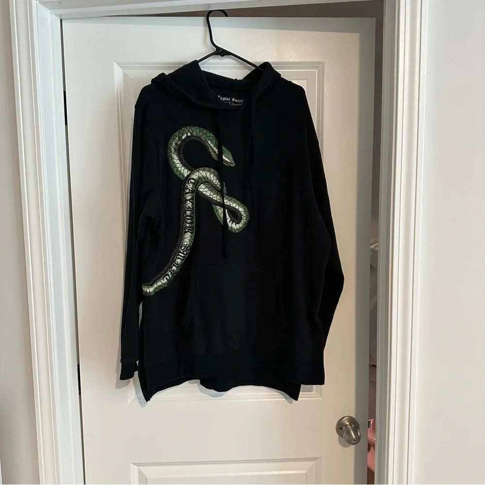 *SOLD* Reputation hoodie - Picture 2 of 5
